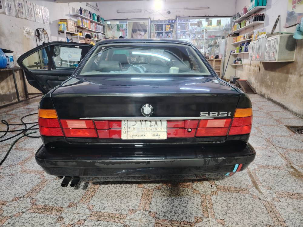 📢 للبيع - BMW 525 موديل 1991
🚗 نوع السيارة: BMW 525
📆 الموديل: 1991
🎨 اللون: أسود (مصبوغة للجمالية)
📍 الرقم: بغداد ألماني
📌 الموقع: العمارة
🔧 المواصفات:
✅ تخم تاير جديد
✅ تبريد شغال
✅ دواخل أسود 
✅ كشنات كهربائية 
✅ سلايد طگتين شغال
✅ مسكر عدل
✅ گير أوتوماتيك
✅ حدادية جديدة
🔧 تحتاج ترتيبات بسيطة
💰 السعر: 59 ورقة
🔁 أو مراوس بسيارة حسب القناعة
📞 للاستفسار والتواصل يرجى المراسلة على الخاص عمارة, ميسان


**إذا كنت صاحب هذا الإعلان وتريد حذفه لأي سبب، رجاءا أرسل رسالة إلى الدعم الفني**