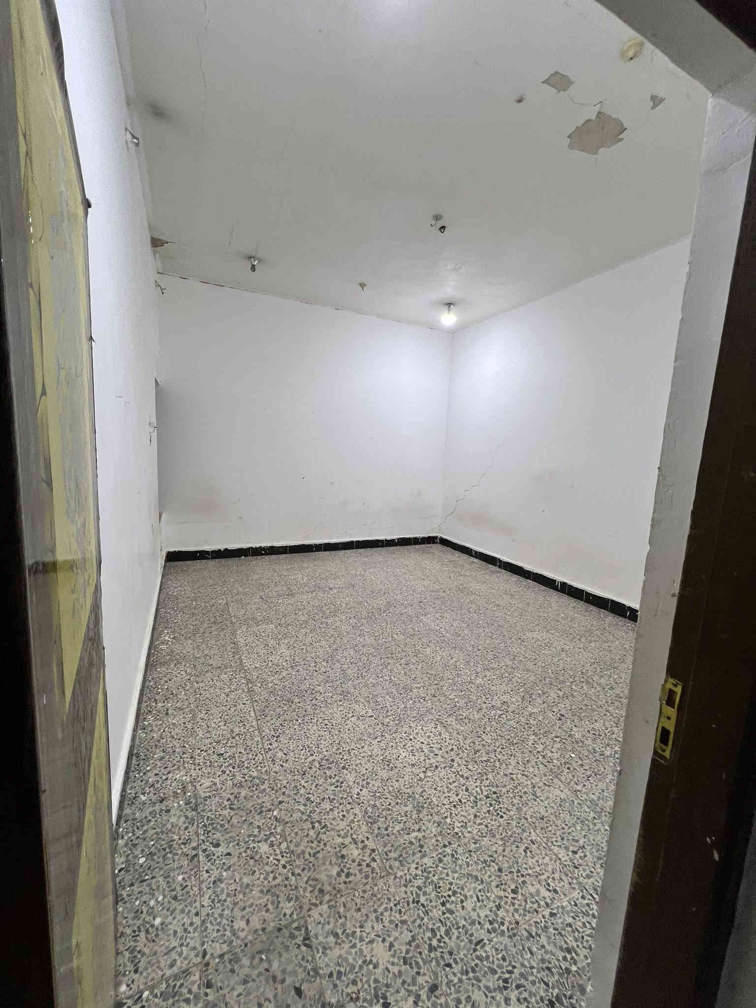 #يعلن_مكتب_الاصدقاء_الأستثمار_العقاري_في_البصره
عن توفر : للايجار

بيت للايجار في حي الاصدقاء ع شارع الشعيبة العام مقابل ياسين خريبط 
طابقين مساحة 200م
الاول يحتوي ع غرفتين وصالة ومطبخ واستقبال وكراج وصحيات 
الثاني يحتوي ع غرفتين وصالة وحمام 
وسطح 

سعر الايجار :900الف

يرجى: الاتصال على الرقم التالي                      
‏‎          واتس اب 
     ***********

‏‎ #عنوان_المكتب: البصرة - ياسين خريبط - شارع الشعيبه
