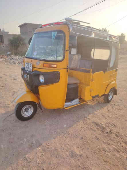 سلام عليكم تكتك البيع نضيفه وحلوه موديل 2022 رايده 9اله ربع وبيه مجال تحويل ثاني يوم ومكانه بغداد المدائن قرب جامع سيد علي وهاذ رقمي *********** المو مو شراي لا يتعبنه تكتك حله من صور
