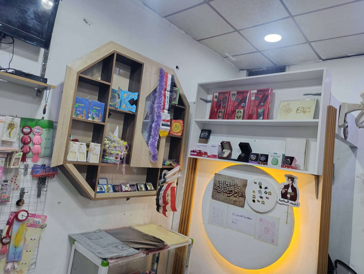 مكتبة دراسية متكاملة #للبيع 
حيث تحتوي 
المكتبة على مسواك متكامل 
ايضاً تحتوي على سبلت طن ونص 
بالإضافة إلى منظومة كامرات كاملة 
ايضاً تحتوي على ثلاث طابعات كبيرة الحجم 
موقع المكتبة ممتاز جداً 
وايضاً بي رزق خير من الله 
مكانها شارع المرور ومقابيل مركز الجهوري
بالإضافة إلى المعاميل الي تمتلكها المكتبة
للتنوية (البيع لعدم التفرغ لها)
وكلشي موضح بالصورة أمامك 
السعر مناسب جداً
للتواصل واتساب ***********
