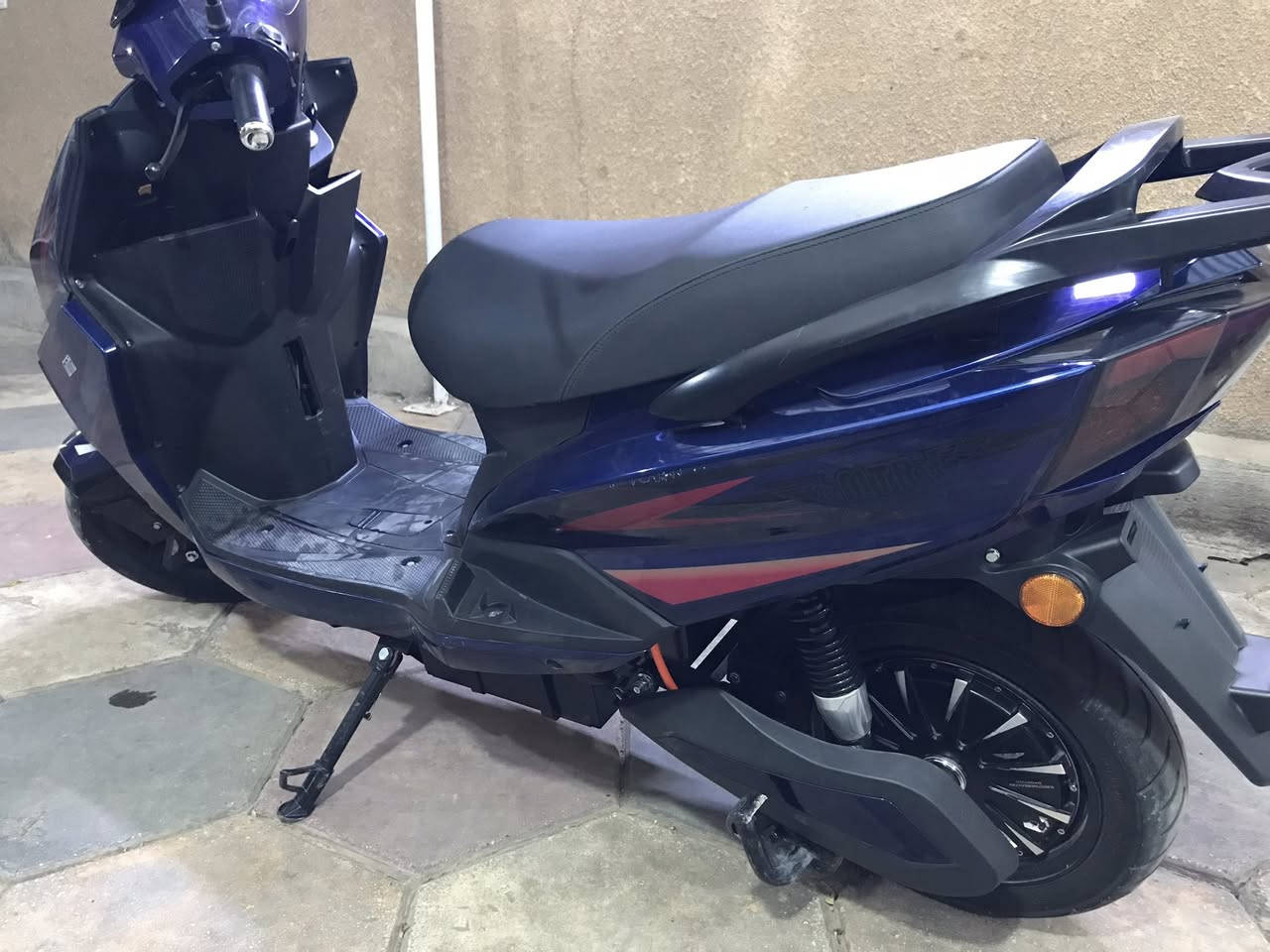 السلام عليكم دراجة MTR شحن للبيع ((الوصل مالتها موجود بي التاريخ والسعر المأخذها ))   

المواصفات …
ملف 2000حقيقي 
تشتغل بنظام الNFC (الكارت )
وبيها منفذ USB للشحن الهاتف 
بيها بصمات للقفل و الفتح وتشغيل 
بيها تشغيل عن بعد
تجي دكمة خاصة للرماش ولايت عالي ناصي 
دبل اشارة 
بيها نظامين ال PوR
رجوع للخف 
سرعة 80
التايرات من النوع الكبير 
بيها بصمات 2وكارتات 2وسويج 1
تمشي مسافة 80كيلو 
الدراجة تكون عالية عن الأرض 
بريكات دهن دسكات

الدراجة نضيفه وخير من لله  بس اللد مالتة ماعرف شبي موضح بل صور الاشاير شغالة  السعر 800 الف قفل محتاج فلوس و رايد ابيعة مكاني بغداد حي اور
*********** وتساب او اتصال فقط
