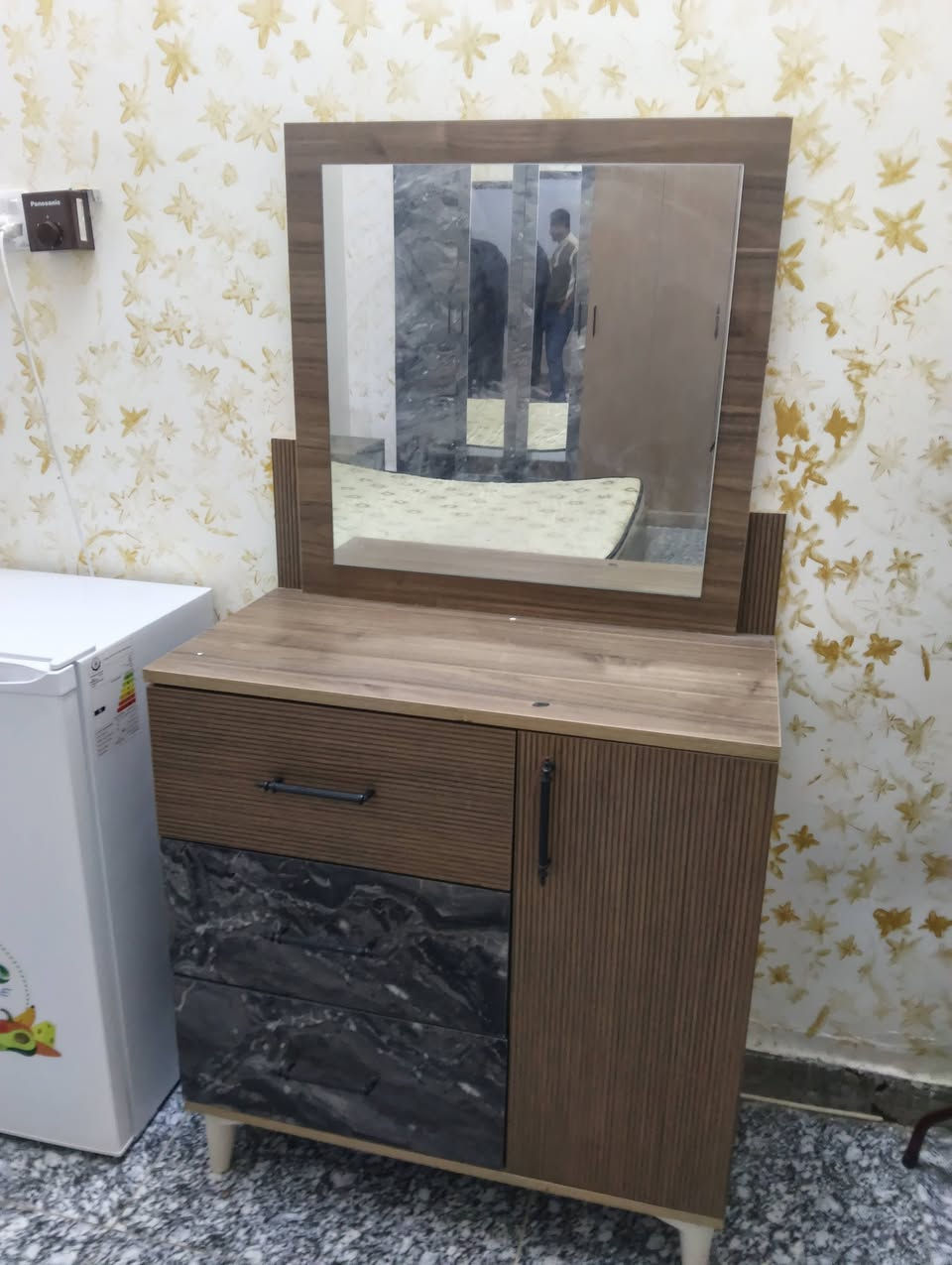 غرفة ترکية نضيفه لوك وكيوت 5قطع صبغ حراري اصلي وكنتور ابواب برقي جوي حديد السعر 400 وبيه مجال اتصال علا الرقم/***********/***********/ مكان فلوجه
