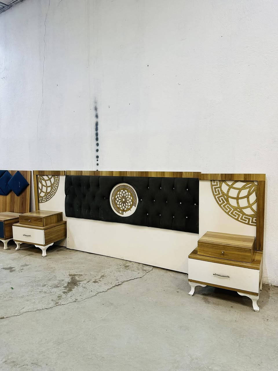 غرفه تركي خمس قطع نضيفه سعر 400قفل مع شد نقل دخل بغداد مجاني و المحافظات بكروه حجز واتساب فقط .***********
