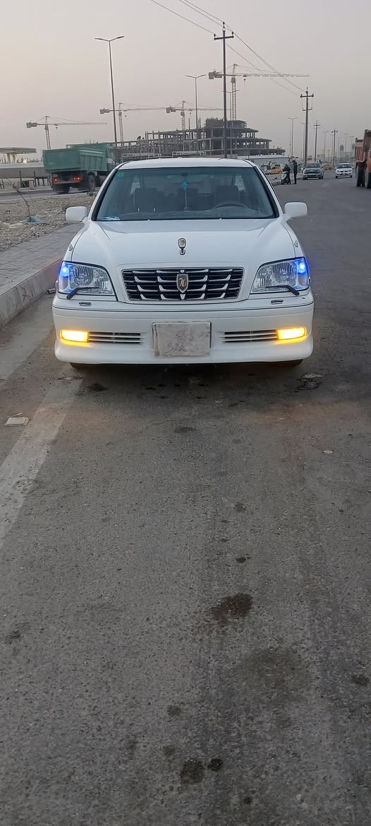 السلام عليكم ورحمة الله
ملكه البيع لون ابيض مكفوله 
بيها رشات صبغ موديل 2001دكمتين تحوير نجف رقم انكليزي بسمي بصره سياره جاهزه
***********
