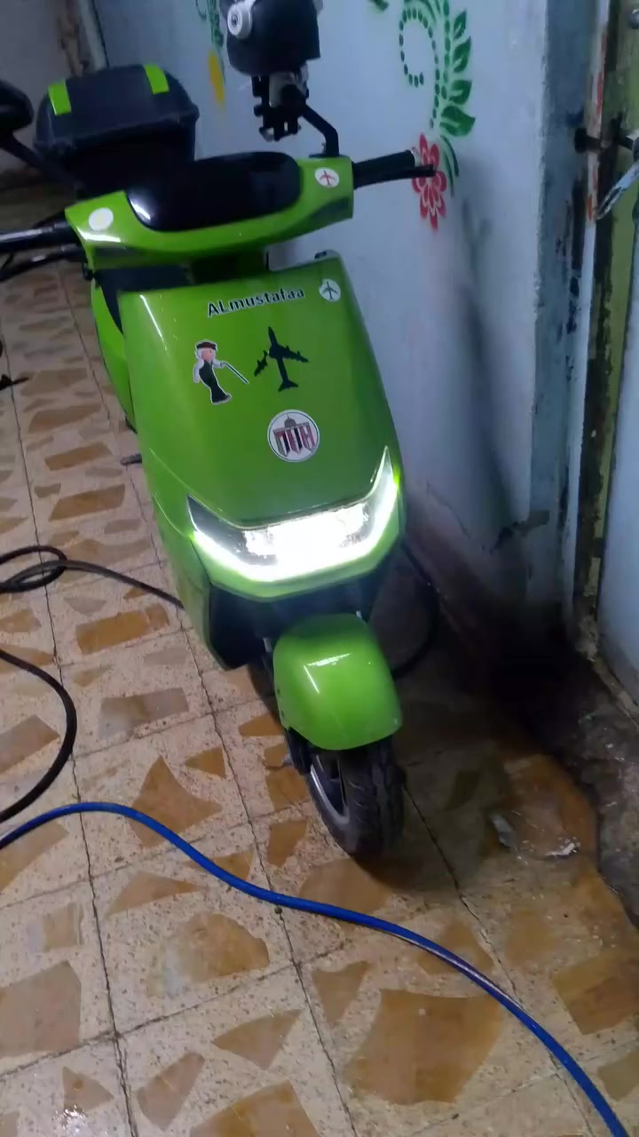 سلام عليكم عندي هاي دراجة شحن بوليس لل بيع مواصفاتها لايت سكن عالي ناصي إشارة يمنة يسرى تحتوي على خمس بطاريات وفيها قطع نارية وسعرها ٤٠٠ وبيها مجال إذا شراي تعال خاص رقمي ***********
