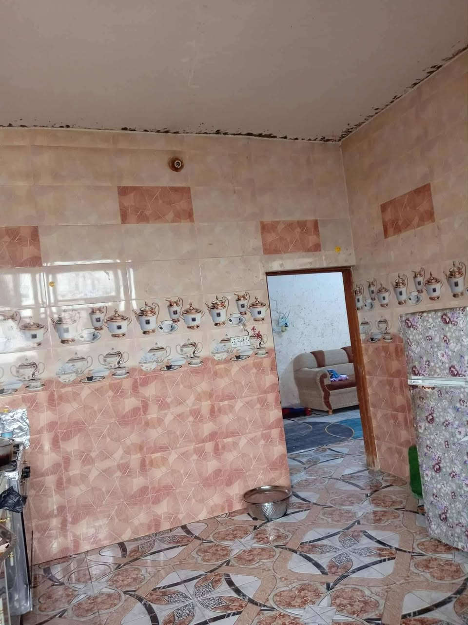 اسلام عليكم بيت للبيع عله طريق أبو الجاسم حي الامام المنتظر ع  مساحته ٢٠٠م البيت درجه اولى متكون من غرفتين ٥*٥ وصاله ١١م واستقبال ٦*٤  وكراج سياره
***********
***********
