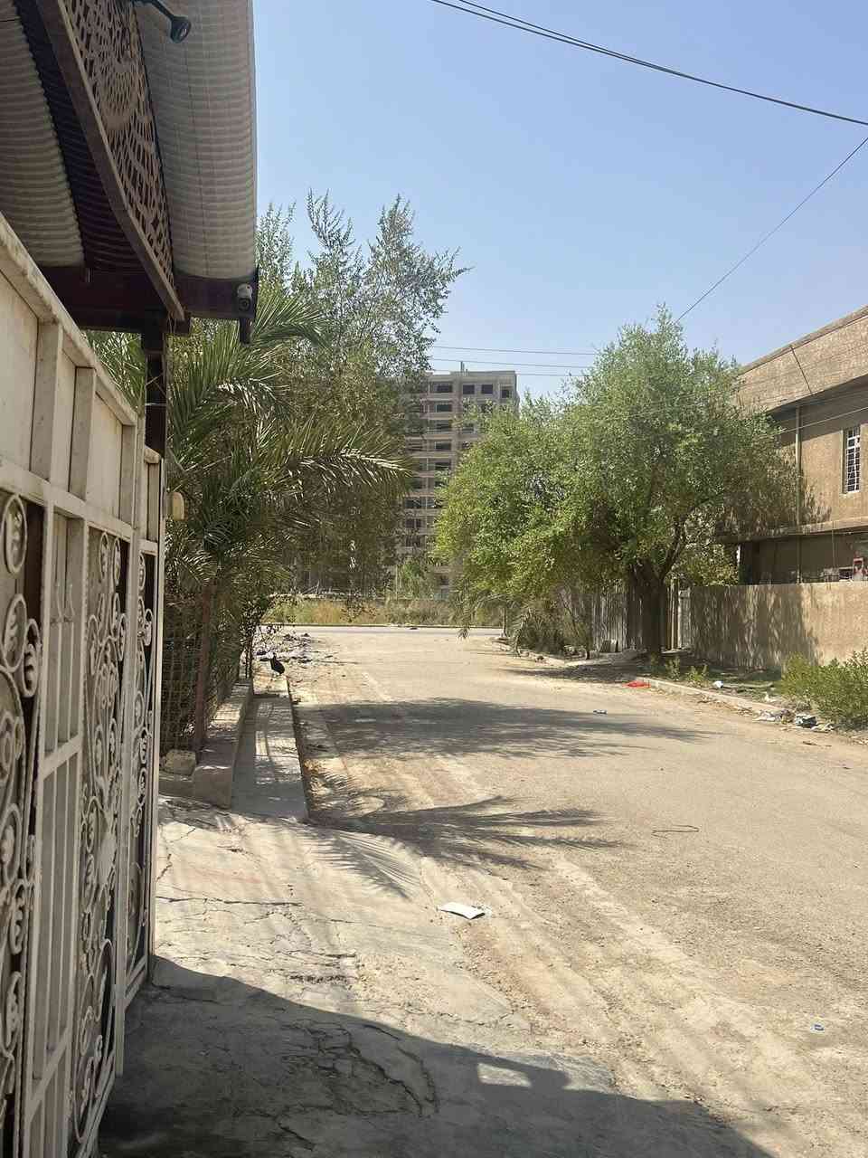 #للبيع طابو ملك 
الزعفرانيه شارع الزوراء بدايت شارع الزوراء 
مساحه 125  واجهه 6 وربع  نزال 20
يحتوي على 3 غرف وصاله واستقبال ومطبخ وصحيات 4
للاستفسار ***********
السعر 260 وقابل للتفاوض
