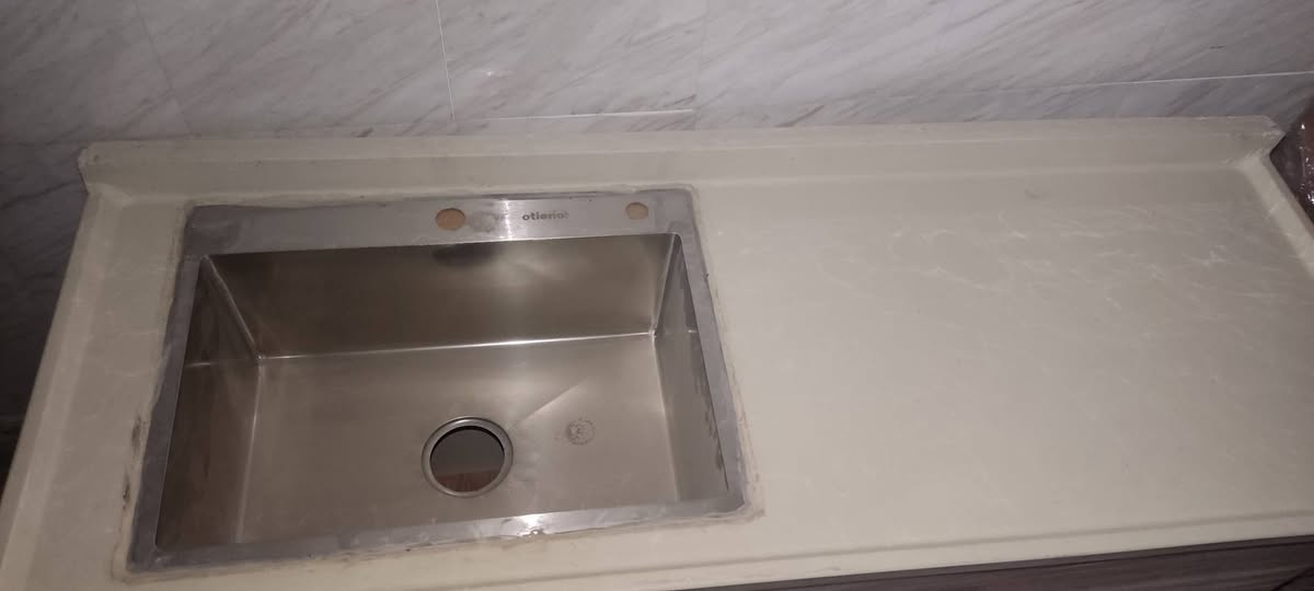 كاونتر اج دي اف لمس  جديد بلجيس مامستخدم للبيع الطول مترين وسنك متر ونص الحوض ماله ستيل ***********
