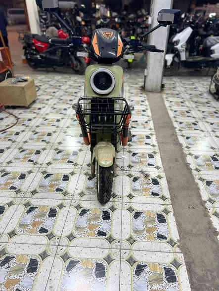 توفر دراجة شحن h900نضيفه صار شهر ونص من شتريته بطاريات نضيفات فول  مرايات جدد بارحة شتريتهن نضيف تجي تاخذة ع الفحص سويجين وبصمتين وكارتات ثنين ويا كامل ملحقات تواصل واتساب العنوان الوجيهية قرية حربتيلة***********
