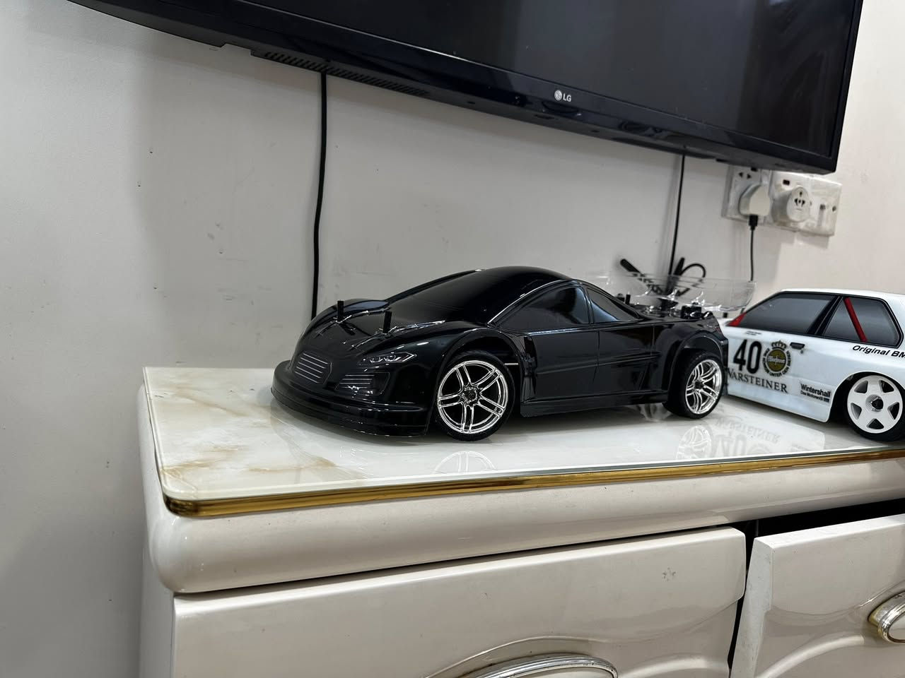 سلام عليكم
للبيع فقط 
Hsp flying fish 1/10 
محرك بلادي مزود بدشلي 29t 
شاصي نظيف جدا 
عقل سربس هوبي 80a 
كونترول بلادي hsp 
كڤر جديد طلب خاص مابي شخط 
تايرات وويل جدد 
السياره تنباع كامله بدون بطاريه 
سعر 250 الف وبيه مجال بسيط ان شاء الله


**إذا كنت صاحب هذا الإعلان وتريد حذفه لأي سبب، رجاءا أرسل رسالة إلى الدعم الفني**