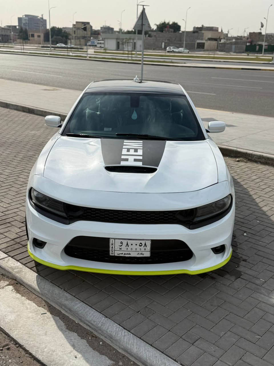 السلام عليكم دوج جارجر RT 5700هيمي 
موديل 2019 
رقم مميز✨
الحادث قطعتين فقط مصبوغات جاملغ وشوي من البنيد 
الموصفات:
فول ما عدا الفتحه 
سوبر تراك باك يعني سياره مو عادية
كشنات حضن كنتاره 
كشن كهرباء
شفتات ستيرن 
شاشة كبيره تدعم كار بلي 
تشغيل عن بعد 
كزوز SRT دبات سود بلاد 
بلكات ريسنك 
ولف حماوه ريسنك
ماشيه 70Km
ويل 20 هيلكات 
المري هيتر 
حساسات 
السعر 230 
تصال او واتساب؛؛ ***********
سياره مصروف عليها هواي وجاهزه من كلشي البصرة, العراق
