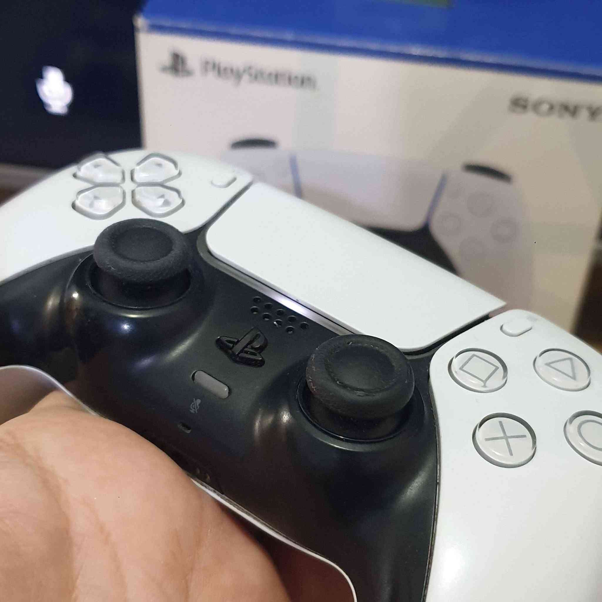يد تحكم/جوستك بلايستيشن 5 أصلي 
PS5 Dualsense Controller original
مستعمل نظيف جداً بحالة ممتازة مع الكرتون
السعر 60 ألف مع مجال بسيط للتفاوض
متوفر توصيل لكافة محافظات العراق
للتواصل على الخاص او *********** الحال, واسط
