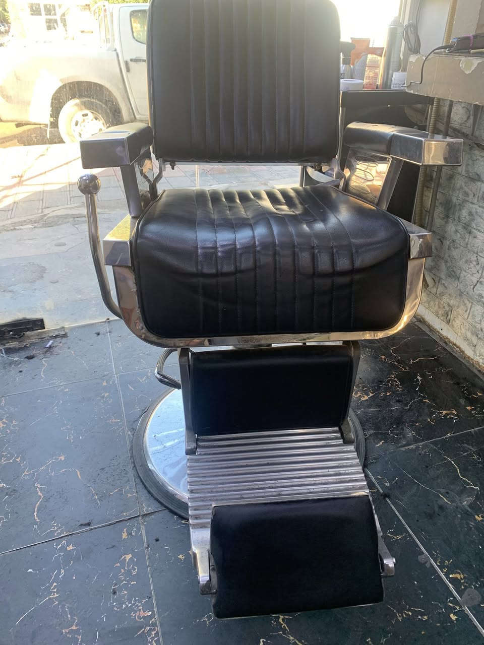 كرسي للبيع  السعر  ٣٥٠  او مجال  ***********
