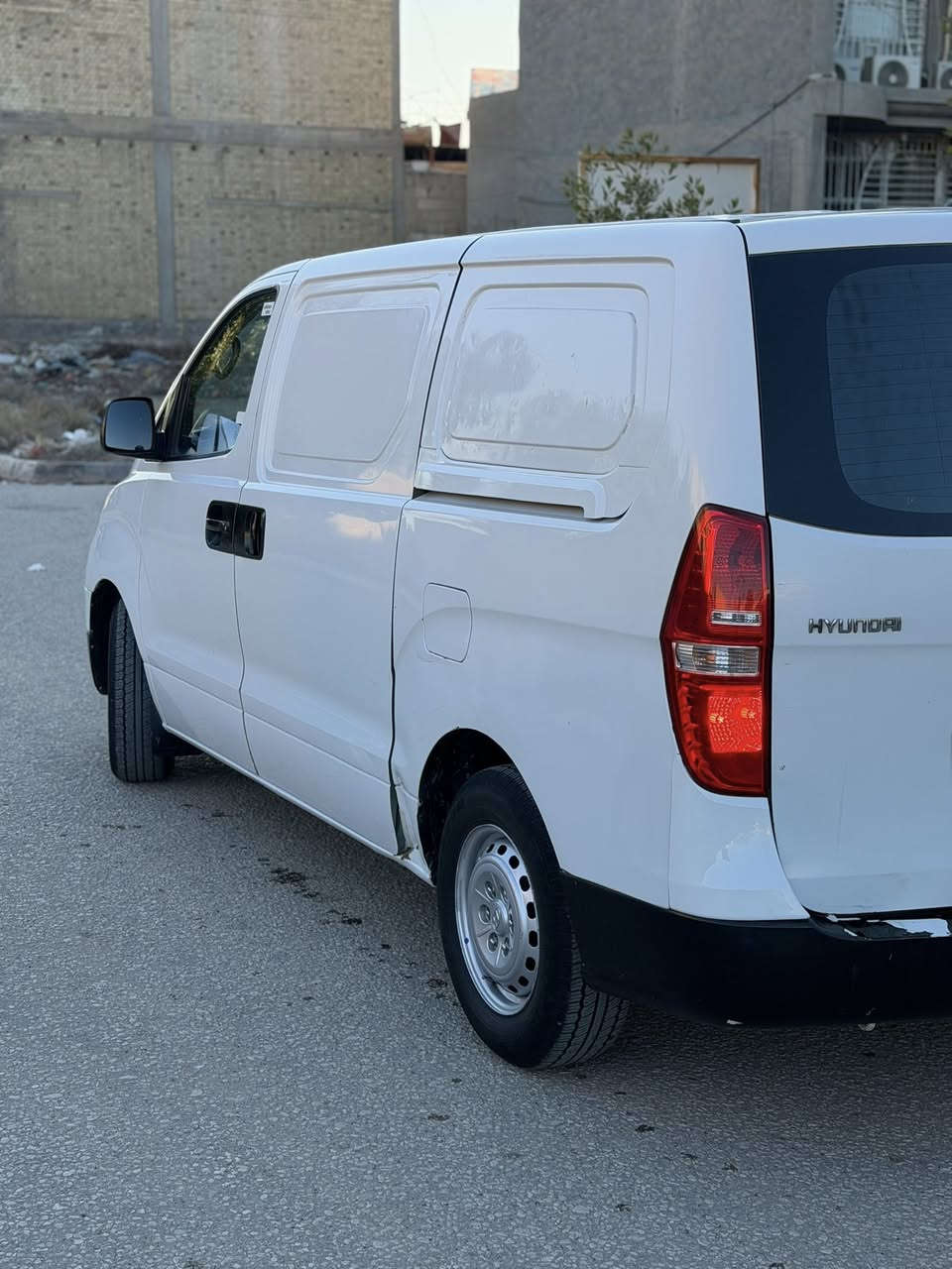 السلام عليكم
ستاركس فان 2016 للبيع
 حداديه جديده اماميه خلفيه 
تخم تاير قبل شهر مشدود 
باتري جديد 
كير مكفول 
المكينه بيها خيط بخار 
السياره حلوه كلش 
بديها كلش نضيف 
بيها طخات 2 واشرتهن  
السياره رقم اربيل بأسمي 
الاستفسار او واتساب 
***********
***********
