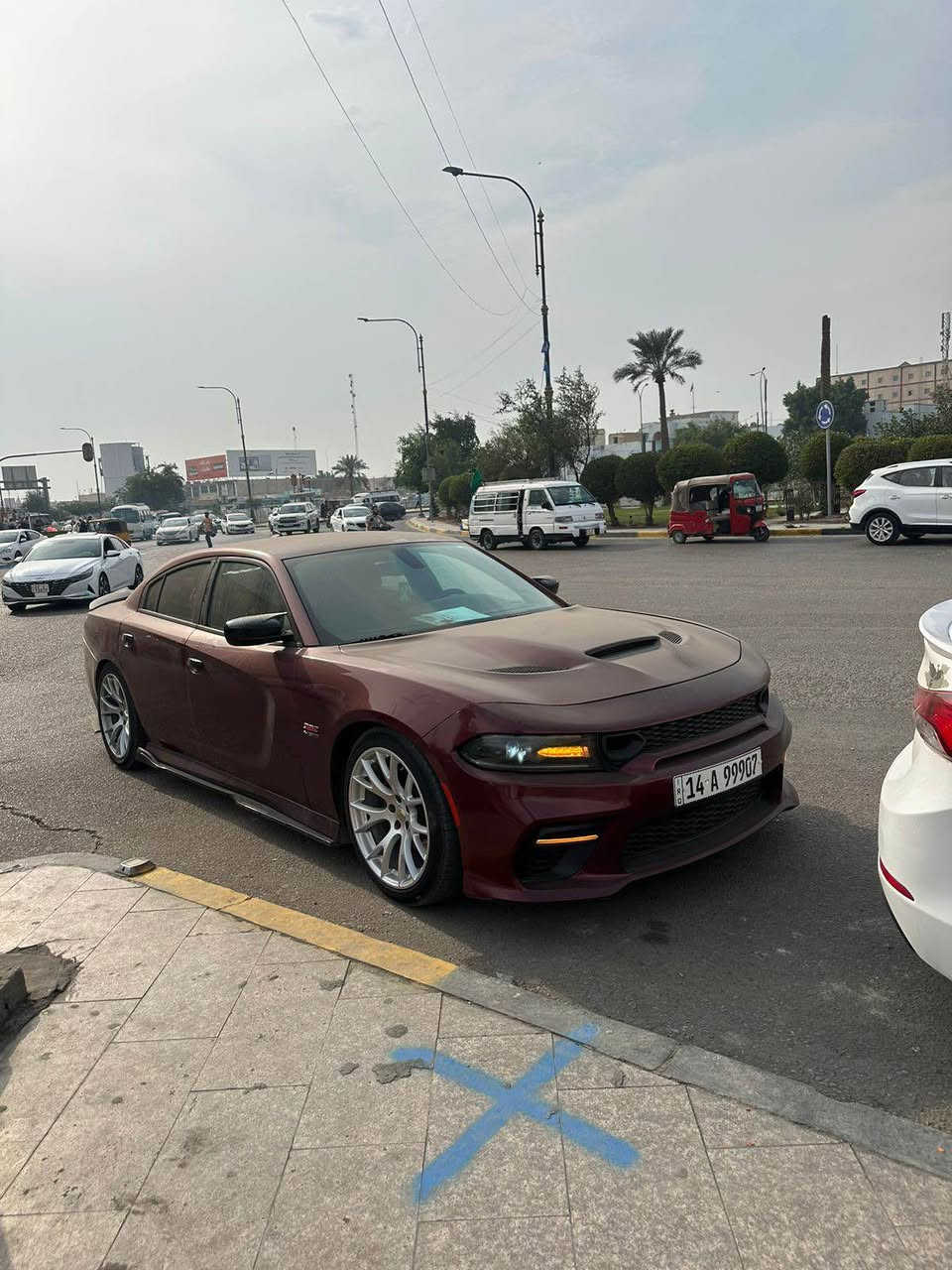 السلام عليكم كل عام وانتم بخير 
دوج جارجر هيمي موديل 2018 
سيارة وارد كندي داخله فقد جاملغ ضربه خفيفه بي وناشره بالمنشور 
وتم تبديل البنيد للشكل فقط خليت بنيد اصلي مالت srt
للعلم السيارة دعامياتها ثنينهن srt ومصروف عليها خير من الله ويلكب سعرة ٩٠٠$ 
برمجة يم مصطفى ايكل 
رقم بصرة تحويل 
علماً ان السيارة اصوليه وبأسمنه لا معلاية ولا شي 
والسيارة بعد احلى من الصور 
عليها صوت يخبل 
سعر السيارة ١٧٠ ورقة وبيها مجال للجناي  وماكو بهيج سعر
مكان السيارة بصرة ياسين خريبط
رقم الهاتف 
*********** البصرة, العراق
