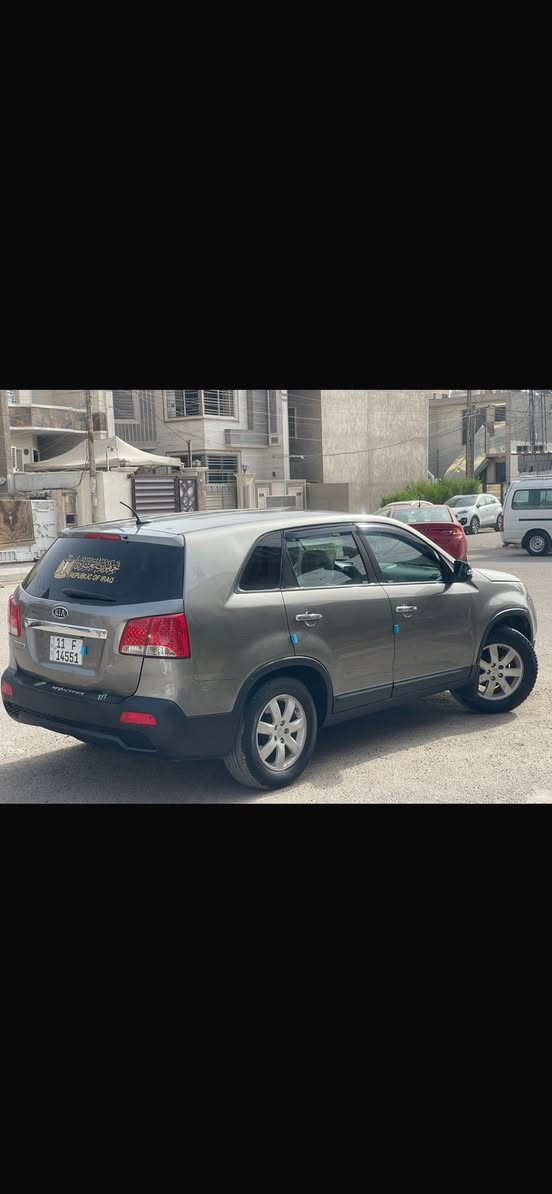 سورنتو 2013 امريكي  بيه صبغ  صفحه السايق وجاملغ وبنيد  بسمي رقم جديد هزه جديده ويلكب تحكمات استيرن 4 سلندر 5 راكب  مكينه دوش  داخل لونين السعر 105 وبيه مجال مكاني شهداء السيديه  الستفسار ***********
