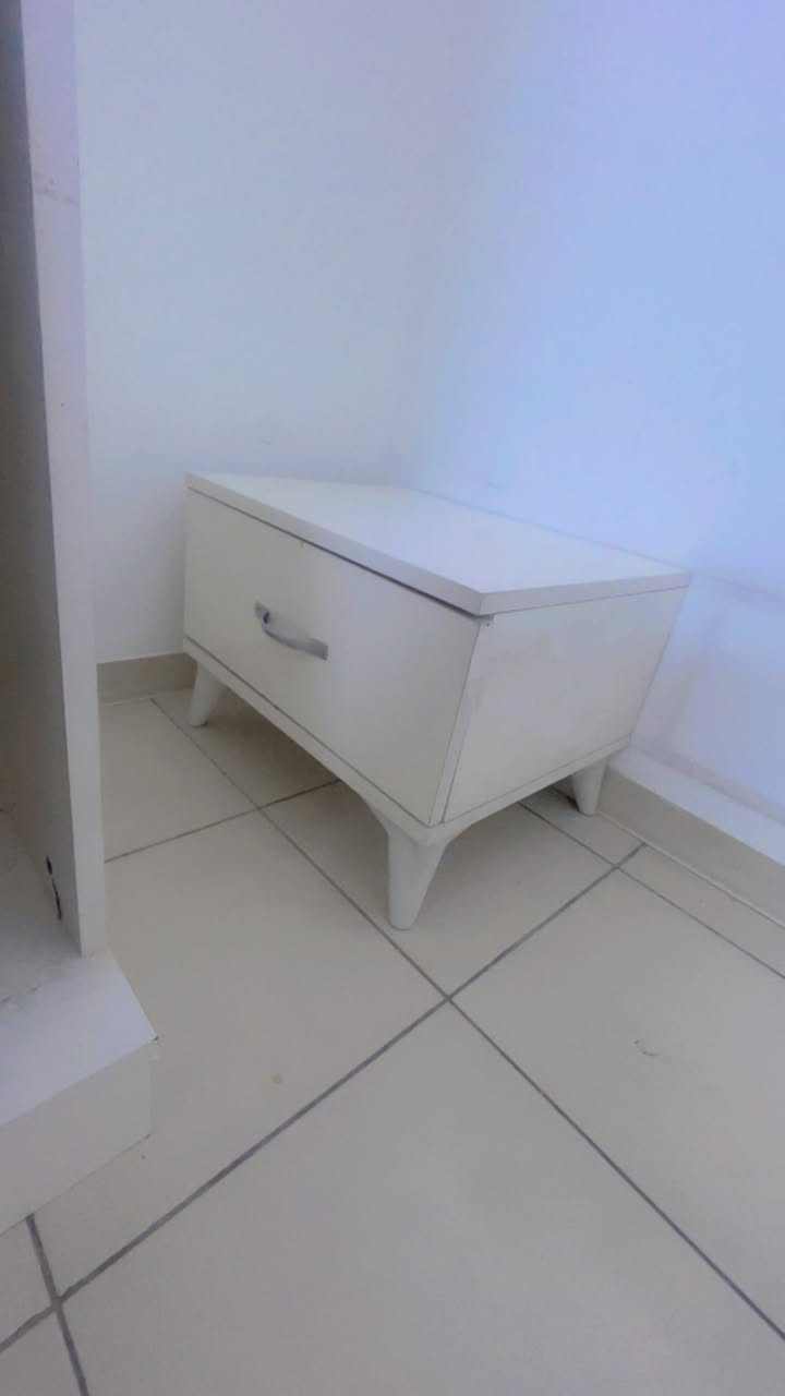 غرفة تركية ٥ قطع الجرباية جواهه صومية ام النفر كامله مابيهه شي والكنتور يحتاج تبديل سجة فقط مابي اي ضرر بابين باب مراية وباب هاي الي بالصورة ثنينهن نظيفات وميز تواليت جديد وكومديات اثنين 
كلها سعرها ٢٥٠ شراي يتفضل خاص مستعجلة ع البيع


**إذا كنت صاحب هذا الإعلان وتريد حذفه لأي سبب، رجاءا أرسل رسالة إلى الدعم الفني**