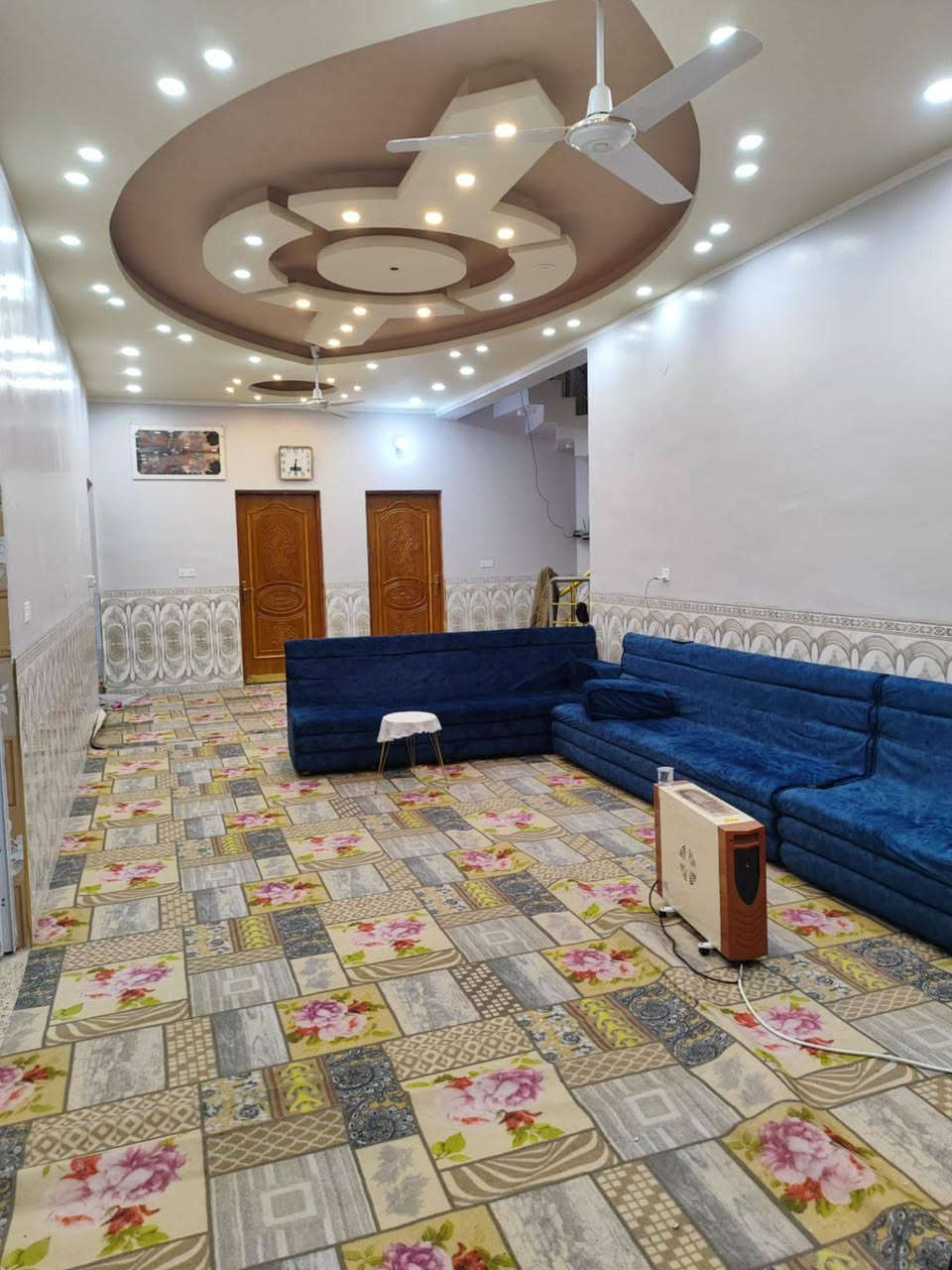 دار تجاري+محلات عدد 2 للبيع طابو صرف 
#الموقع على سايدين حي العسكري 

#المساحة400م 

للاستفسار مراجعة مكتبنا قرب نقابة المعلمين 

#المكتب_سيد_رحيم_والي_الزاملي
***********
