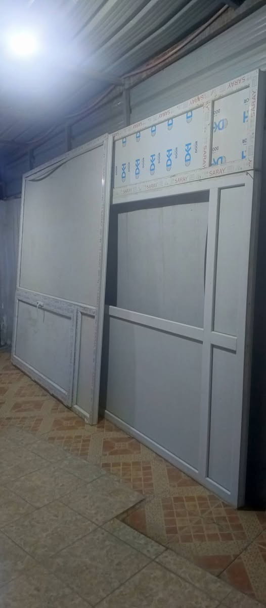 قواطع بي في سي pvc عدد 2 واحد ابعادة طول 2.5 وعرض 2.5 وبي باب والثاني طولة 2.5 وعرض 2 وبي كمالة 50 سانتيم يعني صاير 2.5 للبيع للتواصل *********** بي واتس اب
