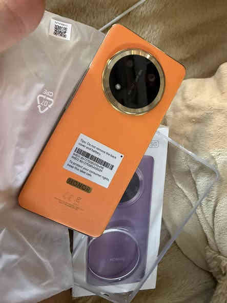 السلام عليكم هونر x9c 5G الون  ((البرتقالي الضهر جلد)) ذاكره 256 عشوائيه 8 جهاز جديد مستعمل يوم واحد فقط أمانة الله جبته 330
سعره  حاليا 300 قفل مكاني بغداد الصدر الاتصال ***********
