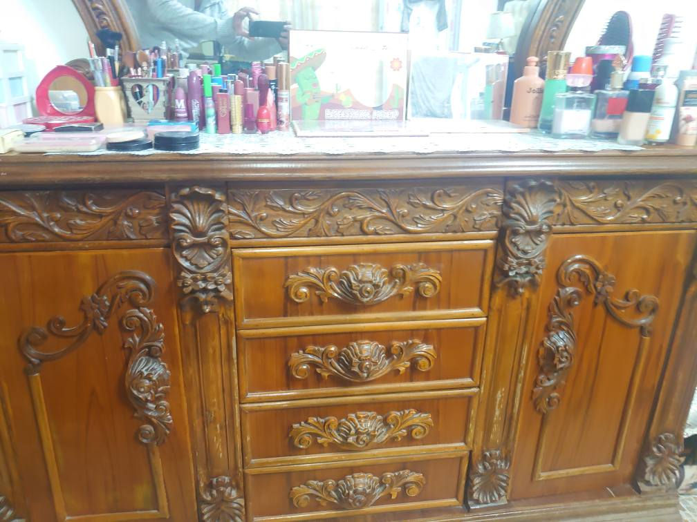 غرفه نوم ثقيله شغل عراقي شرط الشغل نضيفه حيل سعر مليون 800 وبيه مجال قليل مكاني ايمن العبور شراي خابر ***********
