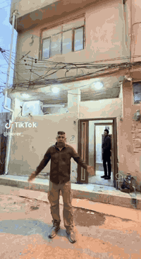 السلام عليكم للبيع قرب نقطع تفتيش سيطرت البوبيات قريب كلش ع الإمام الحسين يرهم حسينيه يرهم سكن كلشي يرهم ٣ طوابق ٥٠ متر للاستفسار ***********
