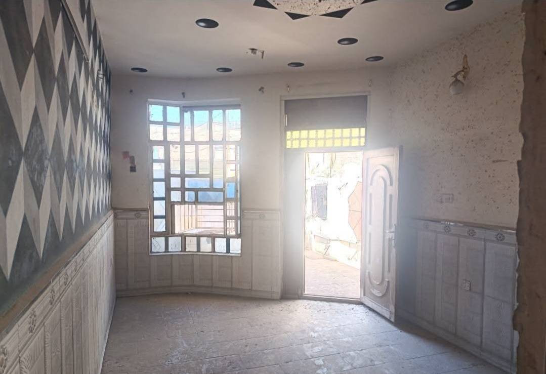 السلام عليكم مشتمل للبيع المساحة ١٠٠ متر الوجه ٥ نزال ٢٠ طابو ملك صرف يحتوي الطابق الأول استقبال مطبخ خدمات منور غرفه نوم الطابق الثاني غرفه نوم الموقع مميز البياع الشهداء خلف الشارع العام الرئيسي اللاستفسار اتصل ***********
