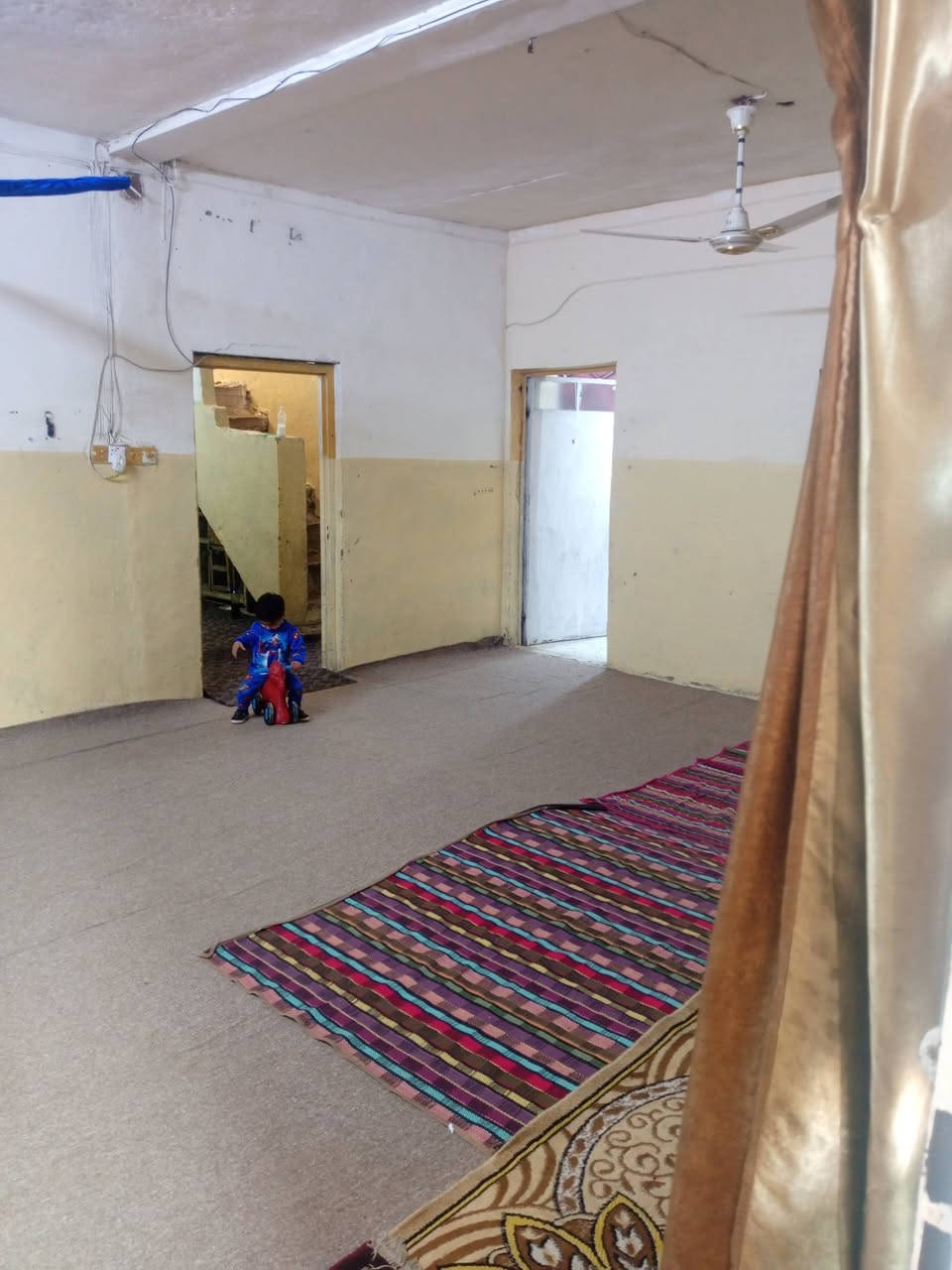 السلام عليكم بيت للبيع المساحه 200 منطقه النهروان ال  5000// ***********
