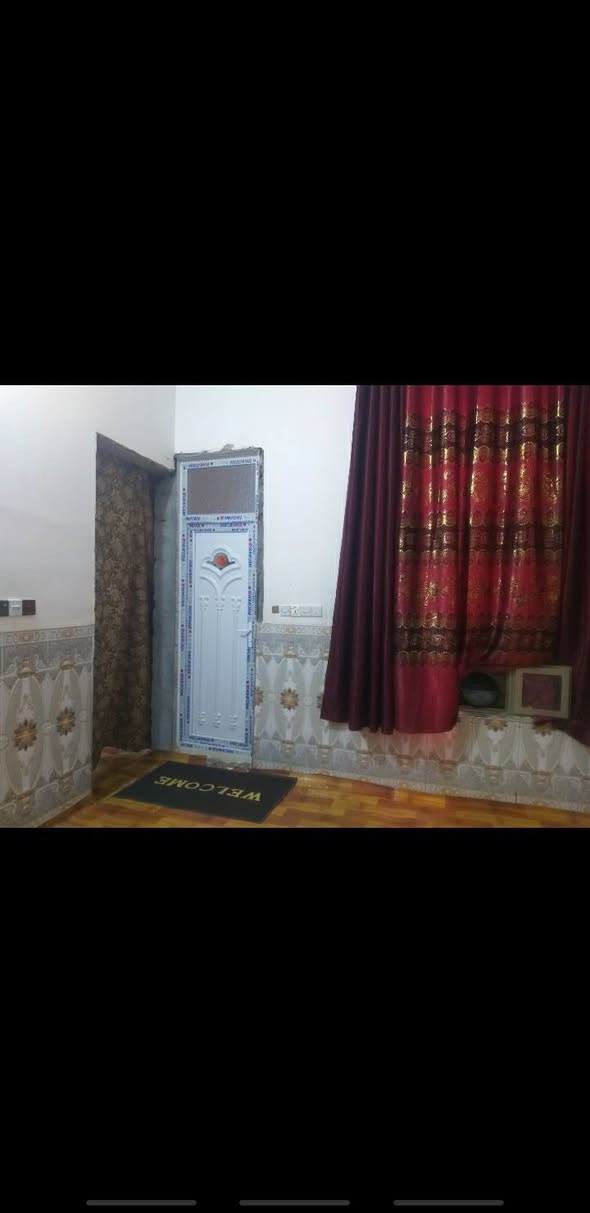 السلام عليكم بيت بمساحه 125 سنه 25 بالفلوجه الانبار بسعر 36/ ***********/***********( ويتحو طابو سيرف وكامل الخدمات مي وكهرباء والتبليط ثاني فرع من شارع العام والمدرسه المتوسطه وابتدائيه 200 متر النجار موقع حلو
