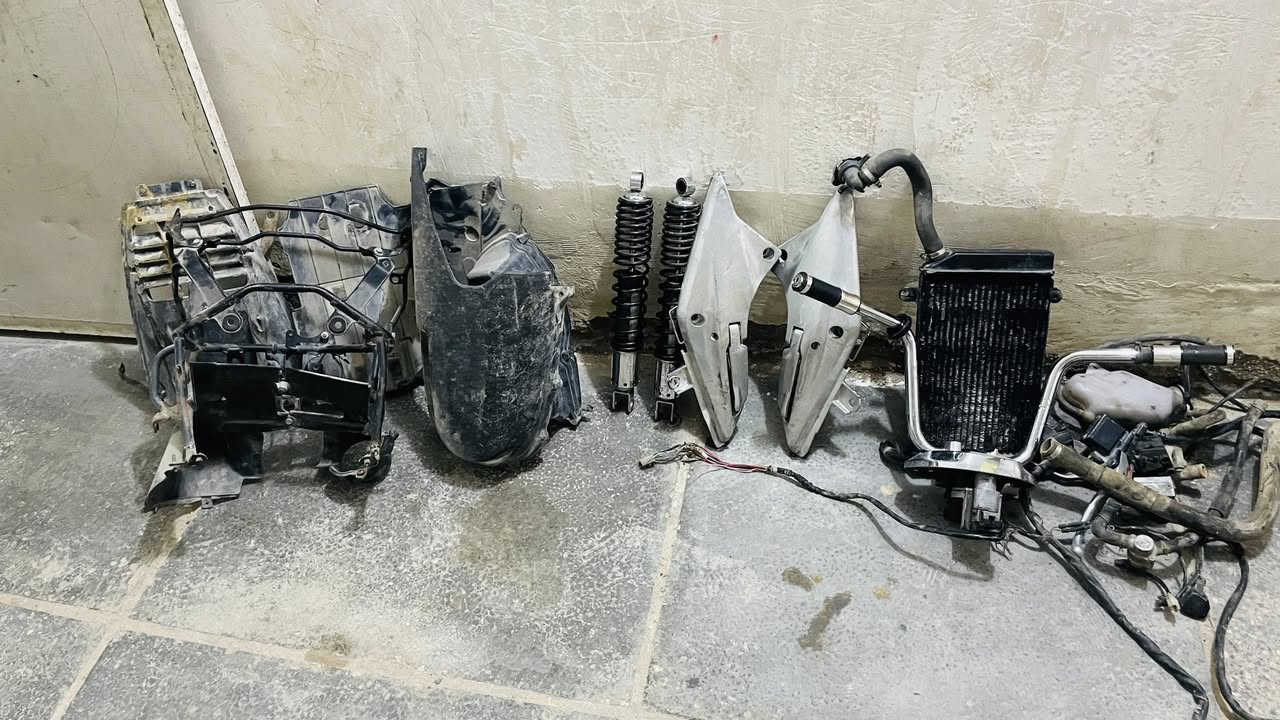 سلام عليكم غراض سلفر ونج ٤٠٠ شتريد موجود عنوان بغداد الرشاد هاذ رقمي *********** خابرني وبيك خير وتدلل
