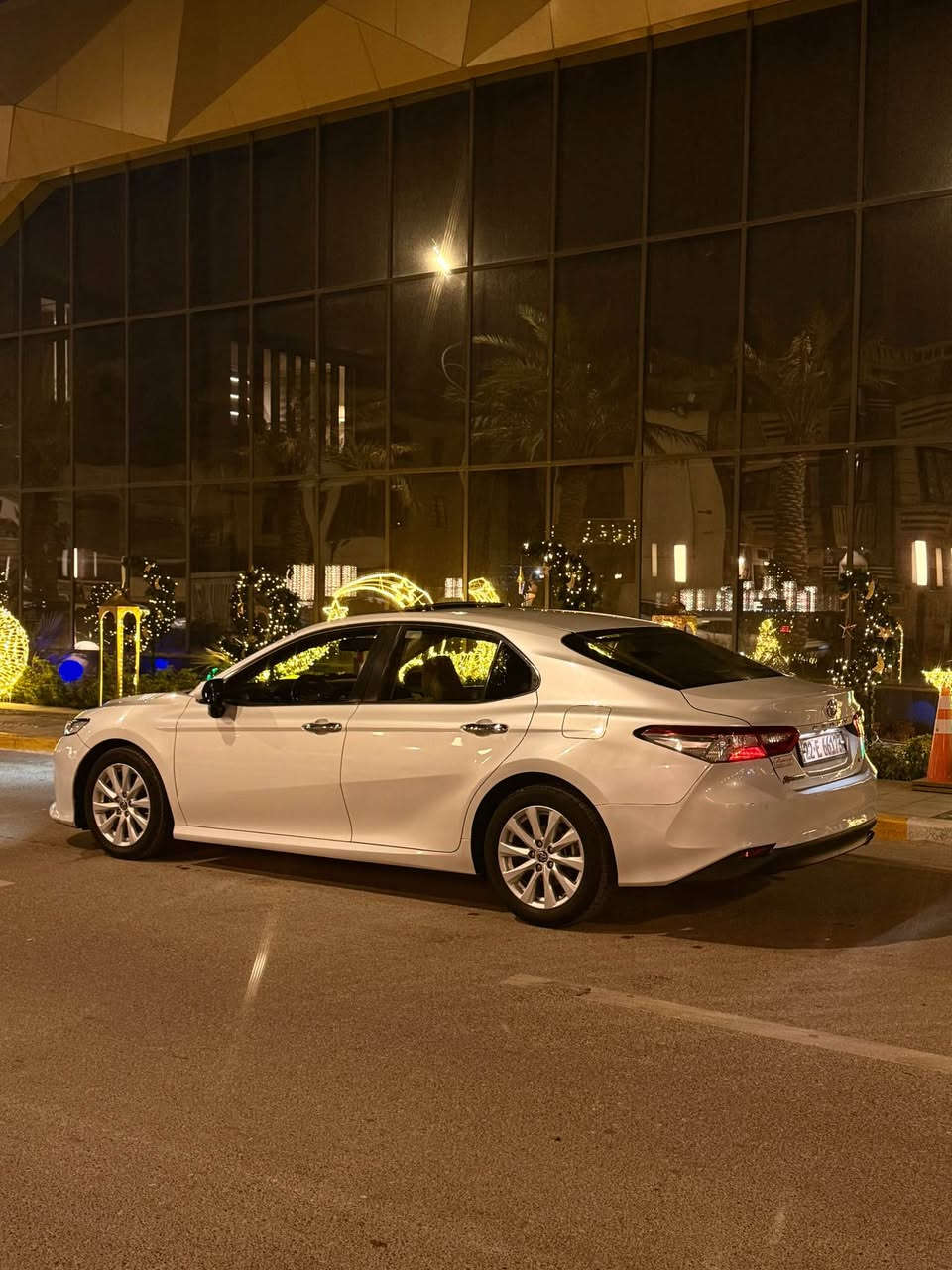 السلام عليكم 
كامري خليجي وكاله جيهان 
موديل 2020 مكفوله من الصبغ 
ماشيه٨٦ الف 
سلايد 
بصمه 
شاشه جبيره 
كشنات كهرباء 
حساسات امامي خلفي 
برده خلفيه كهرباء 
مري كهرباء وشفط 
علامات كامري ضوئيه بلاديه 
السياره مكفوله من الصبغ بيها بارد اصبعين بالصندوك
وبيها بارد باب الايمن 
رقم اربيل تحويل مباشر 
السعر 215 وبيها مجال 
مكانها بغداد اليرموك 
*********** بغداد, العراق
