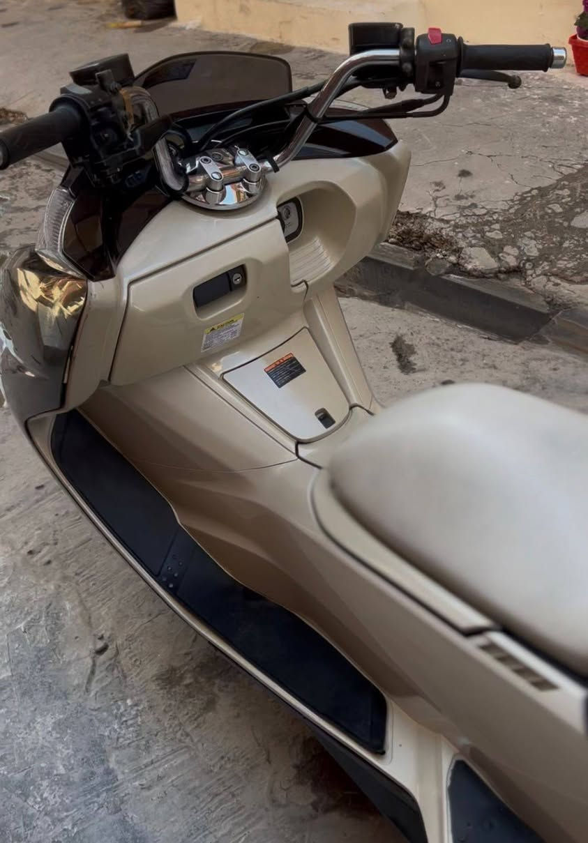 السلام عليكم فورزا نوع ياماها ماجستي
السعر 900 وبيه مجال 
المكينه 250 رابع
 ماشيه 17 الف 
دراجه. مكفوله من كلشي
ما مفتوحه ابد 
كلشي شغال بيه 
البيع ومرواس
***********
