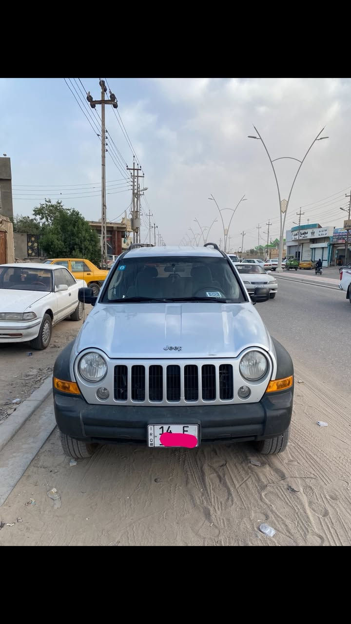 السلام عليكم؛
جيب ليبرتي 2007 خليجي
بيها تنقيص كلش قليل: كلشي بيها شغال ريموت عن بعد .شاشه لمس كاميرة خلفية
لايت زنون تبريد شغال . بيها صبغ  ؛تجي وتشوف بعينك . رقمها جديد (بصرة) السياره بسمي تحويل ثاني يوم  رايدها 80وبيها مجال قليل .***********

