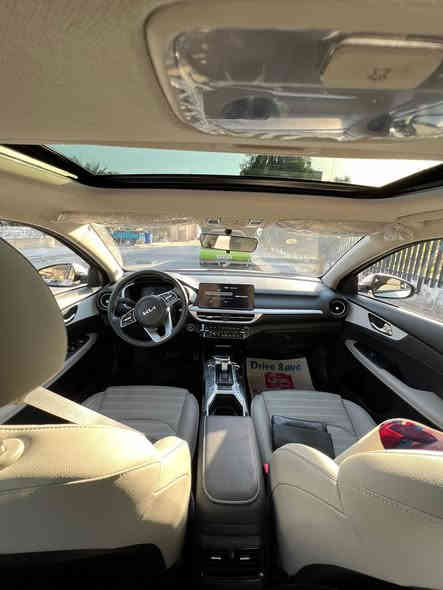 كيا k3 للبيع 
فول مواصفات
الموديل : 2022. (خليجي ) شكل 24 .
المحرك : 1.5 دبل نوزل كير 8 سرعات
العداد : 16 الف كيلو 
الارقام : اربيل

المواصفات للسيارة
🔅بصمة تشغيل 
🔅شاشة جي بي اس 
🔅عداد سرعة ديجتل 
🔅مقاعد جلد ابيض
🔅6 ايرباك
🔅لايت led 
🔅بك لايت led
🔅فتحة سقف
🔅اريل نفكيتر
🔅تبريد قطعتين
🔅تبريد شاشة منفصل 
🔅كروس سرعة وفول تحكم ستيرن
🔅شاحن وايرلس 
🔅سايد بريك كهربائي 
العنوان 
بغداد -وزيريه 
السعر 138 ورقة و بيها مجال للشراي
للاستفسار ***********
