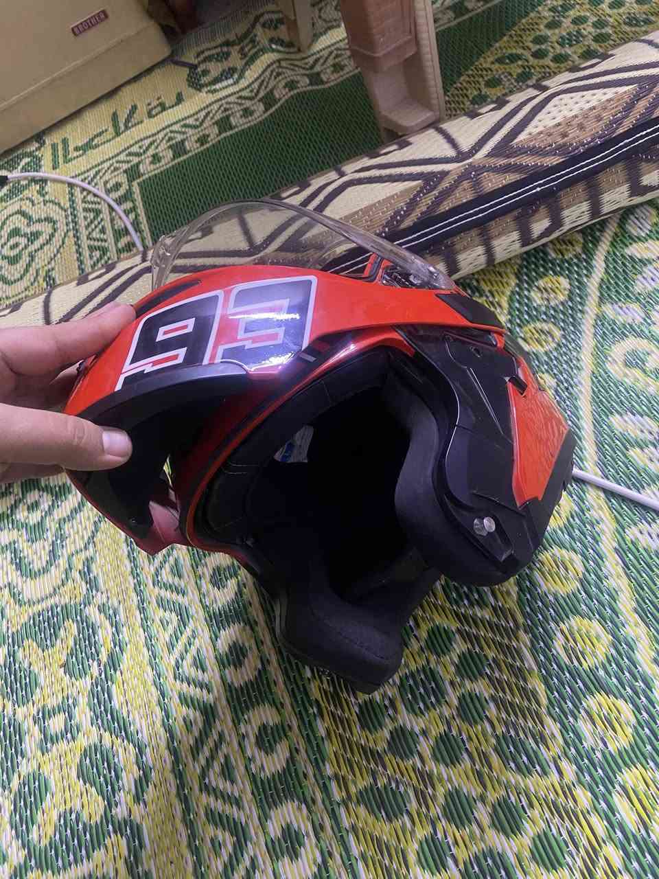 خوذه قياس لارج سعر 35وبيها مجال
***********
