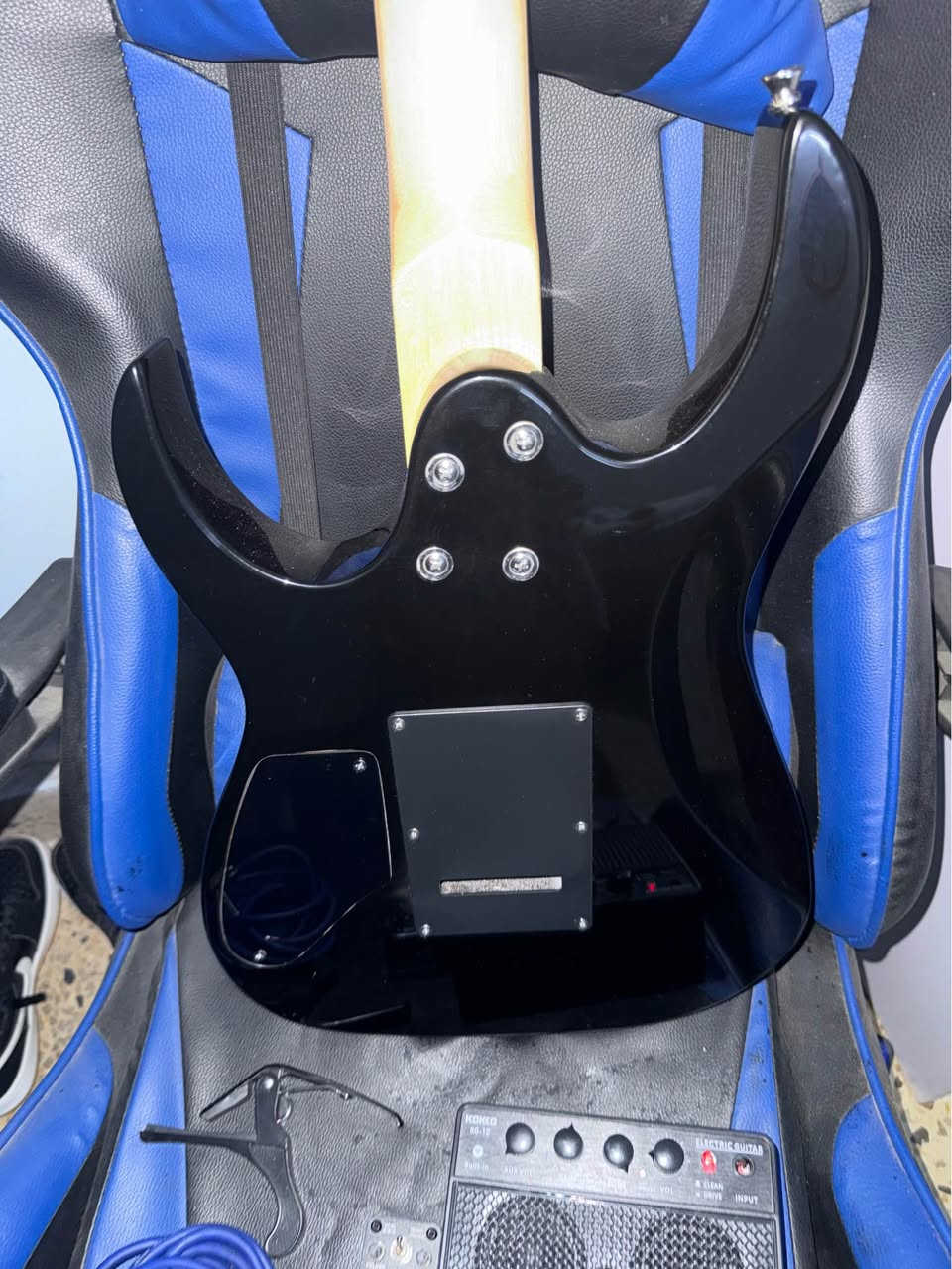 كيتار ibanez gio 
بيكاب HSH ثنين هامبكر

يجي وياه
Amp امبليفاير ١٠ واط شحن متنقل
وحقيبه
و Pedal دستورشن 
محوله للبيدل
٢ كيبلات واحد اصلي ثاني تجاري
كابو 

AMplifire 10w chargable
Pedal Overdrive
Bag
2 Cables 6.3mm
Capo

ibanez Gio  Electric Guitar grx70qa

السعر 250 الف دينار توصيل داخل بغداد متوفر او تجيني تفحصه
الكترك كيتار بغداد, العراق


**إذا كنت صاحب هذا الإعلان وتريد حذفه لأي سبب، رجاءا أرسل رسالة إلى الدعم الفني**