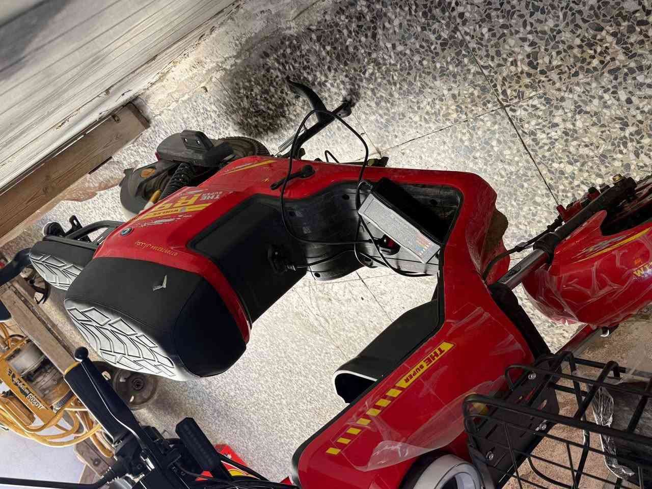 السلام عليكم عندي دراجه اخذتهه يوم الجمعه جديده وهذا وصلهه موجود للبيع للتواصل ***********
