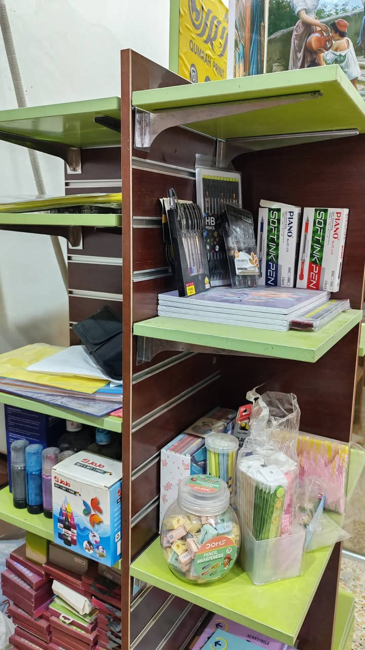 رف خشب تركي ثقيل عمودي فراري متحرك مع عدة رفوف متحركة قابلة للزيادة والنقصان حسب حاجتكم ويحتوي على كومدي بالاسفل يصلح للمكاتب ومحلات الغذائية وغيرها وضع الرف نضيف السعر 130 وبي مجال


**إذا كنت صاحب هذا الإعلان وتريد حذفه لأي سبب، رجاءا أرسل رسالة إلى الدعم الفني**