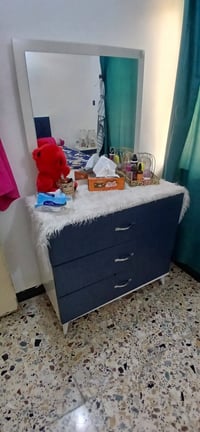 غرفة نوم تركي مستخدمه في بغداد السعر المطلوب ٣٥٠ الف للتواصل ٠٧٧٣٧٤٤٩٥...