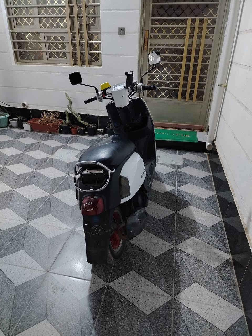 سلام عليكم بوليس كابريتر سلف هندر كله شغال اشاير بك لايت لايت زنون عالي ناصي كله شغله مكنيه مفتوحه نواقصها قبق باتري وجعجه مال صلنصه مكان خالص هبهب السعر 500 وبيه مجال او مراوس حسب القناعه ***********
