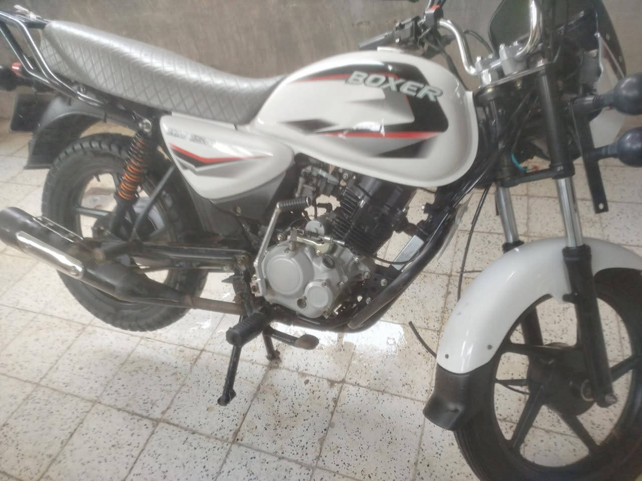 دراجه بوكسر 23
دراجه خير من الله ال مكينه ما شايفه الفيتر 
ناعمه كهربائيات كلها شغاله سلف عندر 
ال دراجه مرقمه كفاله محرك و تحوليل 
السعر 1900 و بيها مجال شي قليل
عنواني الرحمه 
***********
