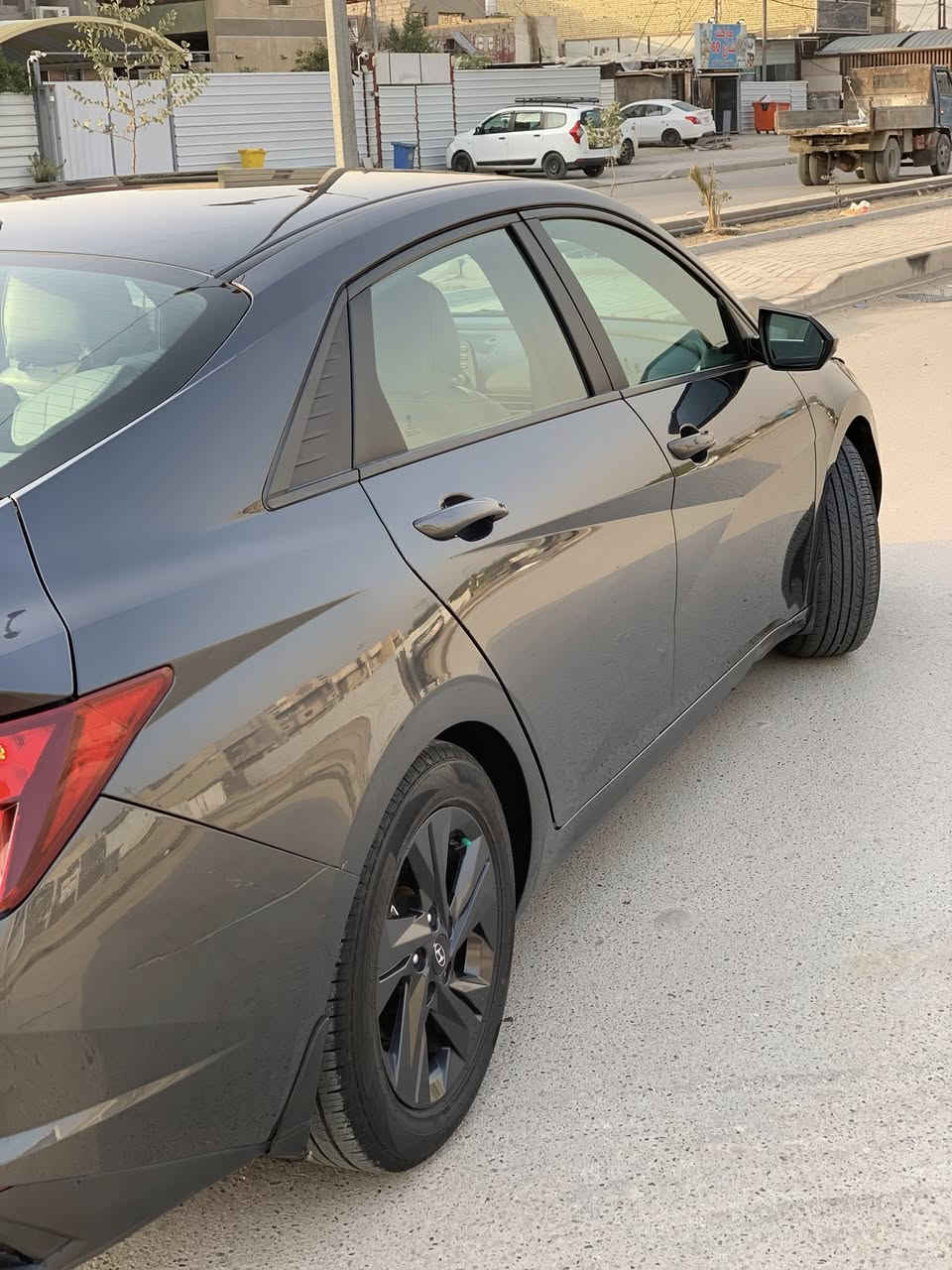 السلام عليكم النترا 2022 امريكي للبيع
حادث بنيد فقــط رقم بغداد
المواصفات
  / بصمة تشغيل/ بصمة ابواب
تشغيل عن بعد/ رادار امامي جانبي خلفي
نضام قيادة ذاتية
نضام توقف ذاتي
تبريد شاشه منفصل/ شاشة عطلات 
صندوق ينفتح عند الاقتراب/ نقطة عمياء 
تحديد مسار/ تحكم استيرن فول 
شاشه+ كامره دواره  مانع انزلاق 
لد نهاري/ ويل كب اسود/ اكروز سرعه 
ثلاثه انظمه قياده/ محرك 2000 دوش
السيارة بيهه منضومة غاز وادير بانزين محسن فقط على ايدي 
  يعني جديدة بمعنا الكلمة 
السعر150 $
رقم ***********
