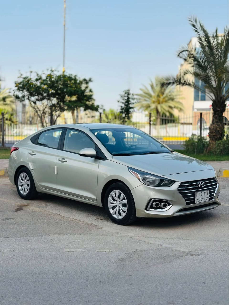 السعر 104 للاتصال*********** 
السلام عليكم للبيع اكسنت 2019 امريكي حادث جاملغ خلفي وباب بدون دواخل السونار مرفق بل منشور ماشيه 100 الف مواصفات نص فول تحكم ستيرن جهتين كامره دوراه شاشه تلفزيون شاشه اعطال نظام ECO + نظام قياده sport محرك 1600 ما مفتوح كير AT المرغوب سياره جاهزه اي نقص ماكو محرك وكير وحداديه وتبريد وتدفأه بحاله ممتازه رقم كربلاء تحويل مباشر مكان السياره كربلاء السعر 104 وبيها مجال بسيط للاتصال*********** كربلاء, العراق
