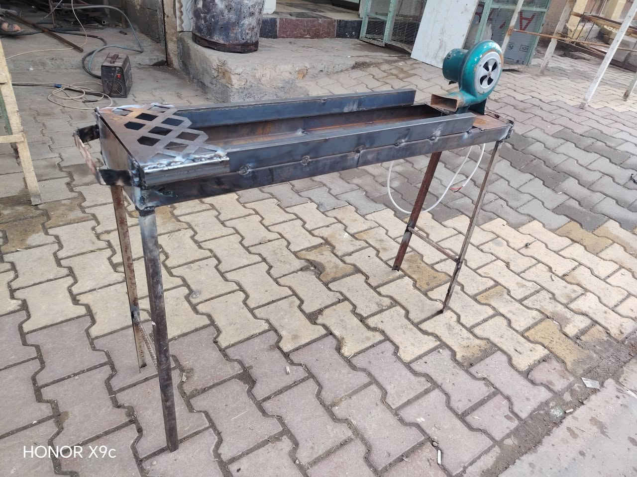 منقله كباب معه ماطور هواء شغال سعرها ٣٥ وبيها مجال مكاني بلد شارع السكلات مجاور جملون الجبس ***********
