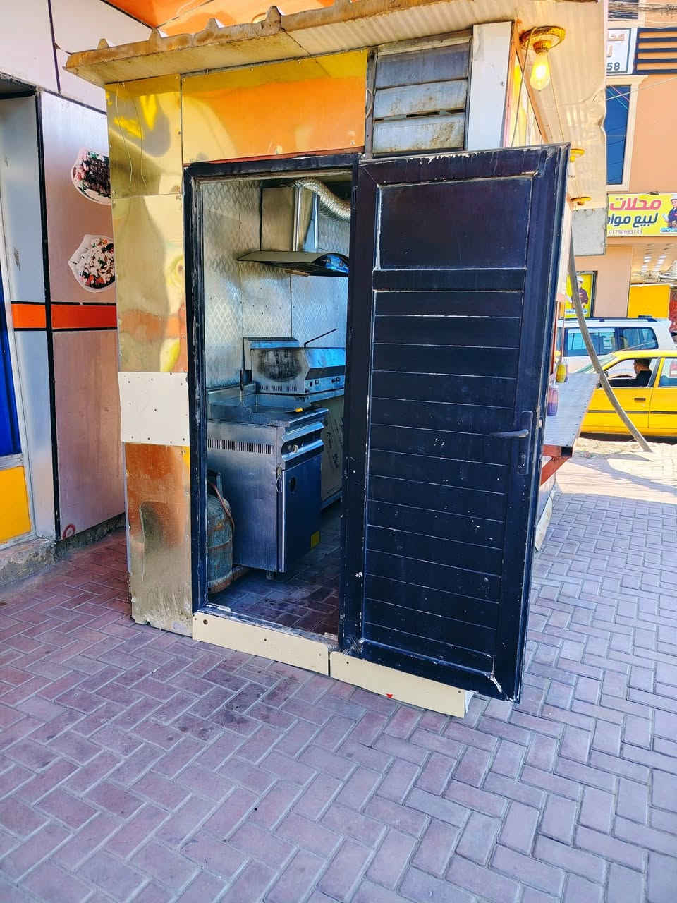 السلام عليكم
كافتريا للبيع العنوان الشعب الشارع العام قرب المحكمه
***********
