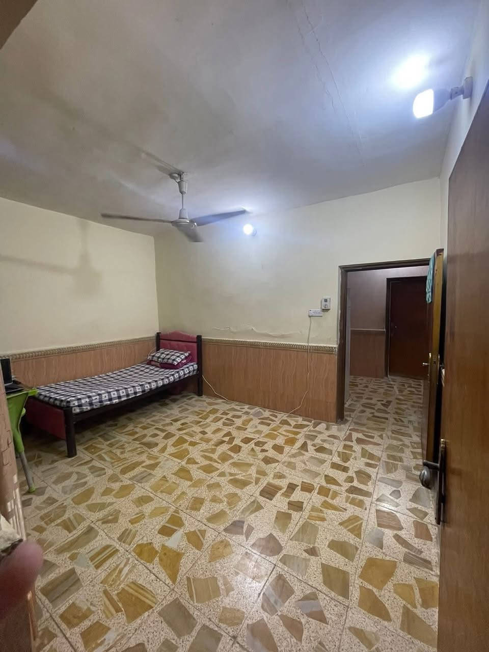 #دار #للبيع في #الديوانية حي المعلمين السعر125
ــــــــــــــــــــــــــــــــــــــــ
المساحة 193م
دولان عرض الممر 2.35م
ــــــــــــــــــــــــــــــــــــــــ
3غرف/صالة/استقبال/ مطبخ/2مجمع صحي
ــــــــــــــــــــــــــــــــــــــــ
ــــــــــــــــــــــــــــــــــــــــ

للأستفســار عن الاسعار والعروض المتوفره افتح الرابط التالي
‏https://wa.me/c/9647809584788
أو مراجعـــــة 
مكتب القسيم للعقار 
(عنــوان المكتـــــب)
ام الخيــل شارع السايدين الرئيسـي
مقابل مجمع الفنجان للأراگيل
قرب مجمع الحسناوي
 او الاتصـــــــال
 على الارقام التاليه
 *********** 📞
 *********** 📞
