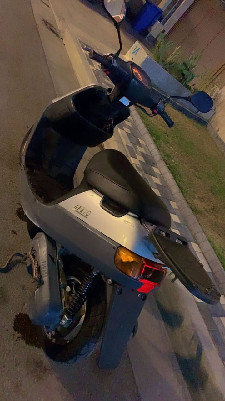 السلام عليكم :
دراجة بطة ياماها سرعة 60 ياباني كفالة عامة اي نقص مابيها كلشي بيها علا وضع البلاد ماشية 37 الف شرط تجيب وياك فيتر وتجي تفحص
اوراق كاملة اصولية

السعر 425 الف
مكاني الدوره او كراده 

وياها كفرات ثانيه نفس الون وترايش وبكلايت كل الغراض انطيه بلعافيه عل ياخذه 
الدراجه بشهر ال6 نازله من الرمبه 650 الف 
هذا رقمي ***********
