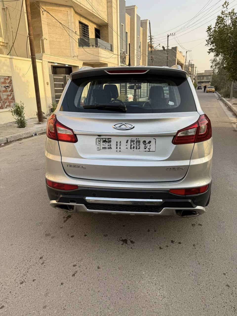 السلام عليكم
للبيع: تيكو 5 موديل 2018 🚗
رقم بغداد

المواصفات:
🔹 الموديل: 2018
🔹 النوع: Chery Tiggo 5
🔹 اللون: رصاصي
🔹 المسافة المقطوعة: 61,000 كم
🔹 ناقل الحركة: أوتوماتيك
🔹 نوع الوقود: بنزين
🔹 سعة المحرك: 2.0 لتر
🔹 الدفع: أمامي

المميزات:
✨ مكيف ممتاز وتبريد قوي
✨ شاشة عرض اندرويد + نظام صوتي
✨ كاميرا خلفية
✨ حساسات ركن
✨ سنتر لوك + نوافذ كهرباء
✨ مرايا كهربائية
✨ وسائد هوائية + نظام ABS للفرامل

حالة السيارة:
✔️ استخدام شخصي
✔️ محرك وكير بحالة ممتازة
✔️ داخلية نظيفة جداً وارضيات تفصال 
✔️ لا تحتاج أي مصاريف حدادية جديدة وتايرات جديدة بيها ضربة جاملغ ايمن السيارة واكفة وواحد رجع بك وبدلت الجاملغ بواحد جديد موضح بالصور

💰 السعر المطلوب: 11,000 دولار (قابل للتفاوض بالمعقول)
📍 الموقع: بغداد – حي الجهاد
📞 رقم الهاتف: ***********

الجاد بالشراء يتواصل اتصال أو واتساب
غير متواجد عالفيس بوك
