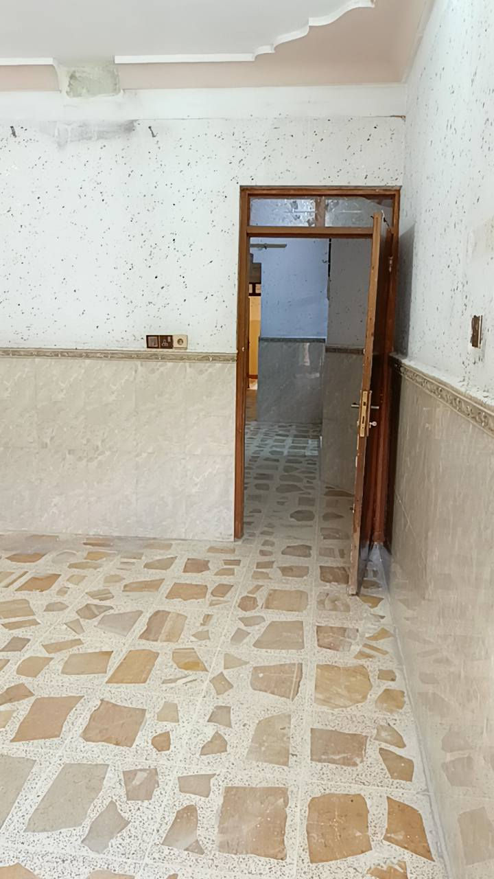 دار للايجار طابق ارضي حي سومر بالقرب من 
مولده العساف مساحة الدار 120متر 
غرفتين نوم  هول حمام مطبخ استقبال 
 بدل الايجار/300/الف
للاستفسار الاتصال على الرقم 
***********
