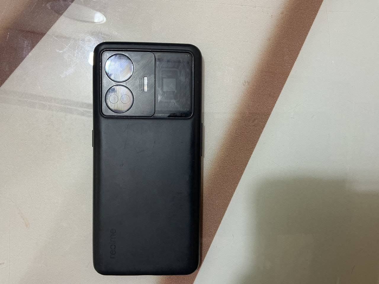 تليفون ريلمي جيتي3 realme gt3 سعر 570 الف وبيه مجال بسيط المكان كربلاء معملجي طريق الحر

مواصفاته: 
لون ابيض
شاشة اموليد 144 هرتز
مساحة تخزين 1 تيرا يعني الف غيغا
الرام 16+12 يعني 28
معالج سناب دراقون 8gen1+
الكاميرا الخلفية 50+8 ميغا بكسل
كاميرا امامية 16 ميغابكسل
الكاميرا بيها مجهر دقيق
بطارية 4600 
بدون كارتونة 
الشاحنة 240 واط لكن بيه مشكلة بمكان المنفذ
التلفون ممتاز من ناحية الالعاب ومعالجه قوي وشكله احلى بهواي من التصميم
يشغل ببجي 90 فريم ثابتة
سعره : 570 بيه مجال بسيط للشراي
موقعي كربلاء معملجي طريق الحر 
رقم واتس ***********

